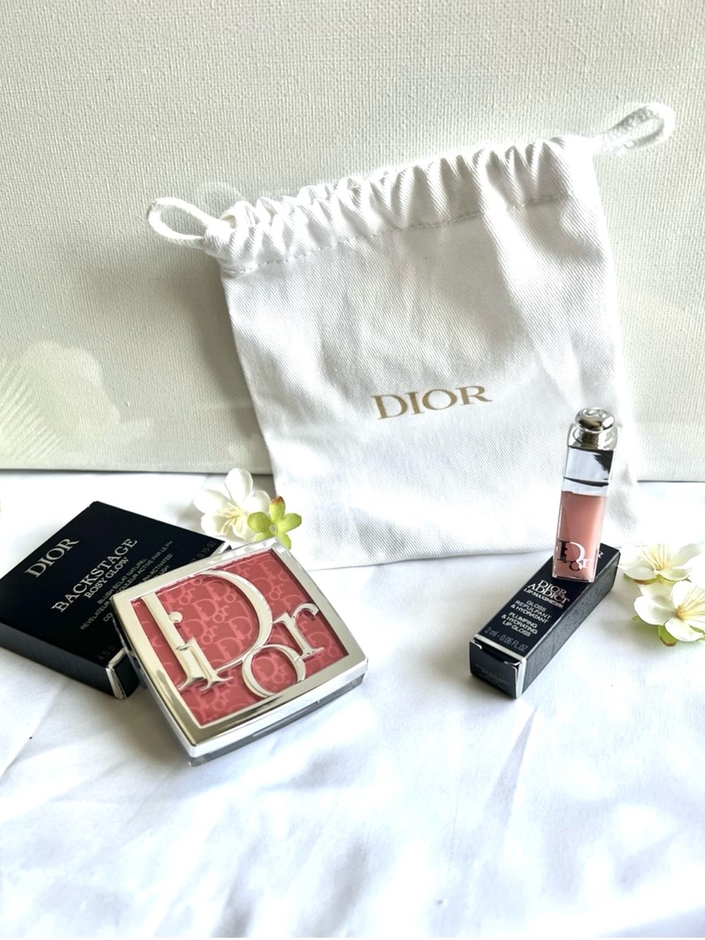 New Dior Rosewood Glow Gift Set
Rosy Blush #012, Lip Maximizer &
Drawstring Pouc